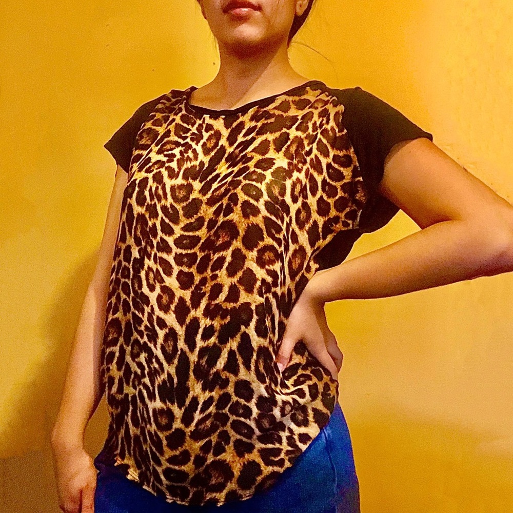 Thin cheetah print t shirt